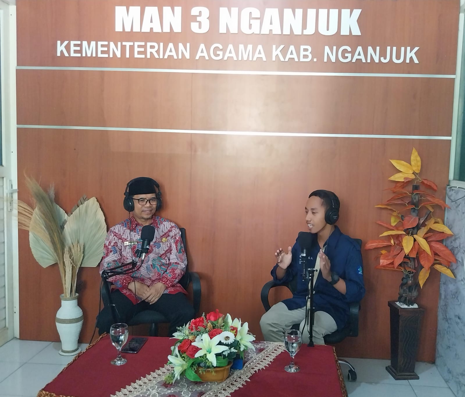 Read more about the article Podcast Perdana Jurnalistik Al-Firdaus MAN 3 Nganjuk Bersama Kepala Kanwil Kemenag Jawa Timur